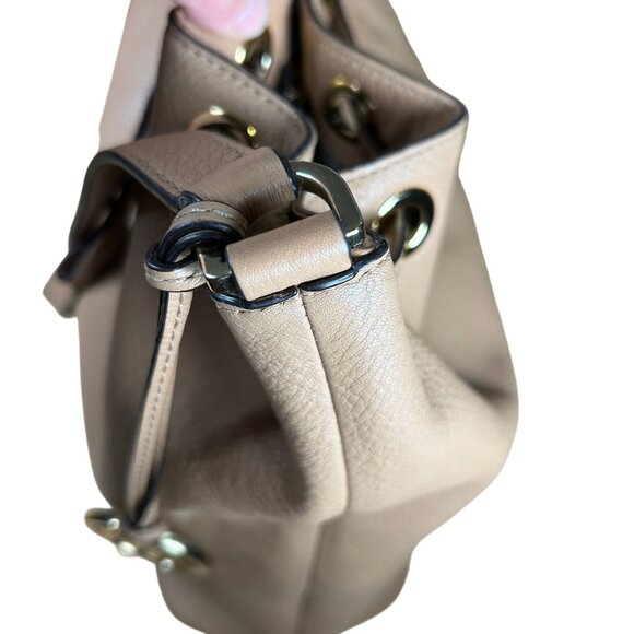 Michael Kors Jules Large Drawstring Bucket Bag in Tan Caramel Pebbled Leather - Picture 7 of 12
